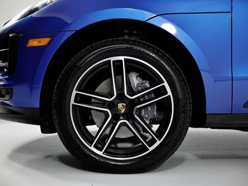 Certified 2021 Porsche Macan image 13