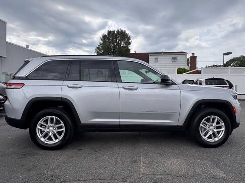 New 2026 Jeep Grand Cherokee Laredo AWD/4WD image 9