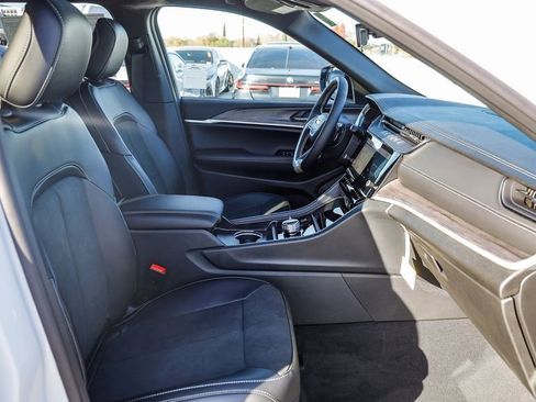 New 2026 Jeep Grand Cherokee Altitude AWD/4WD image 18