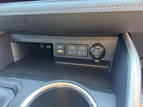 Used 2022 Toyota Highlander XLE AWD/4WD image 19