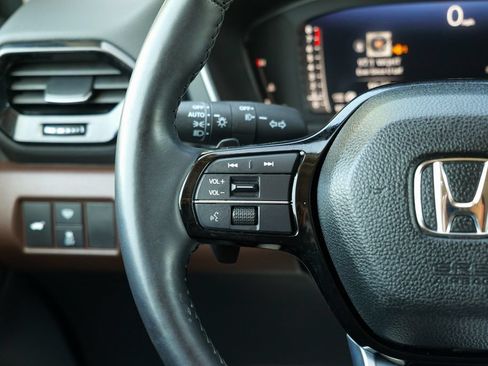 Used 2025 Honda Pilot Elite image 47