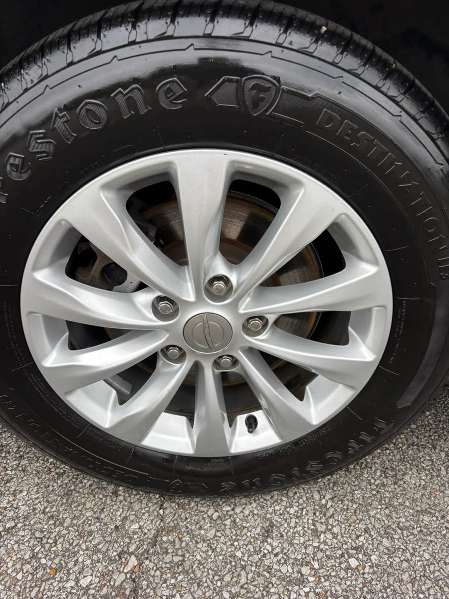 Used 2018 Chrysler Pacifica Touring-L FWD image 23