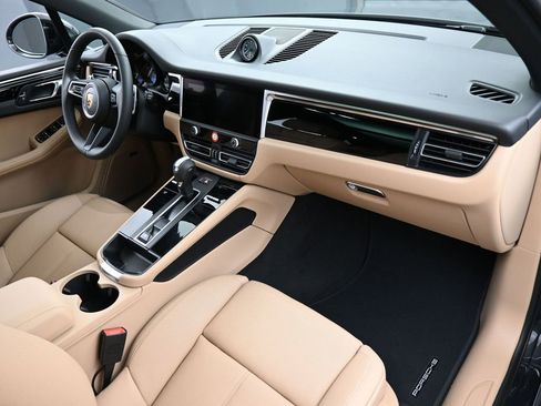 New 2026 Porsche Macan image 30