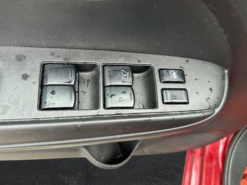 Used 2018 Nissan Versa SV FWD image 12