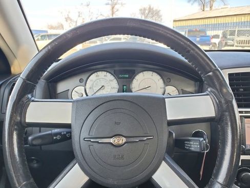 Used 2009 Chrysler 300 Touring image 13