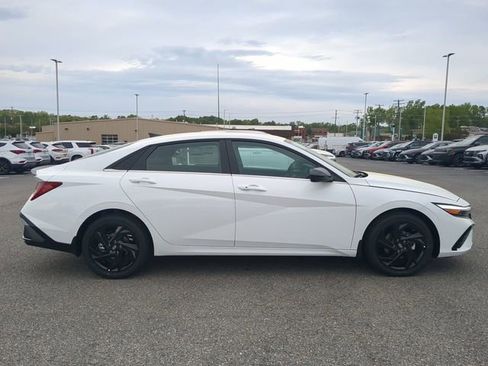 New 2026 Hyundai Elantra SEL Sport Premium FWD image 3