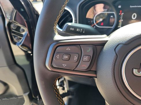 Used 2024 Jeep Gladiator Sport image 18