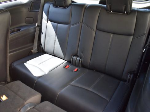 Used 2018 Nissan Pathfinder SL w/ SL Premium Package FWD image 11