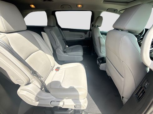Used 2018 Honda Odyssey EX-L image 25