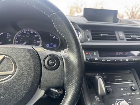 Used 2015 Lexus CT 200h w/ Navigation Package image 22