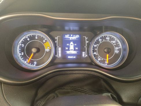 Used 2019 Jeep Cherokee Latitude Plus w/ Comfort/Convenience Group image 23