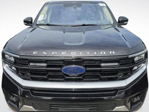 Used 2025 Ford Expedition Platinum AWD/4WD image 7