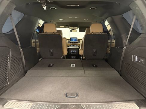 Used 2024 Chevrolet Tahoe Premier RWD image 9