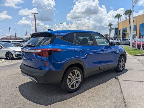 Used 2023 Kia Seltos LX AWD/4WD image 7