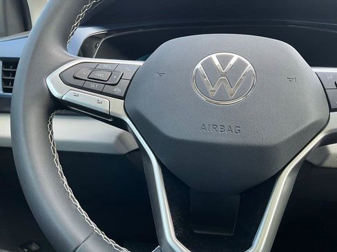 Used 2022 Volkswagen Taos SE image 21