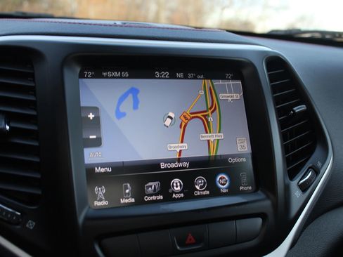 Used 2015 Jeep Cherokee Trailhawk w/ Comfort/Convenience Group image 36