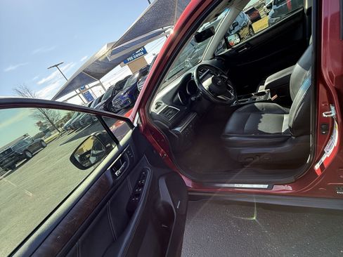 Used 2019 Subaru Outback 3.6R Limited w/ Popular Package #2 image 17