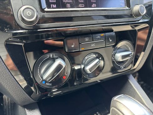 Used 2016 Volkswagen Jetta Sport FWD image 30
