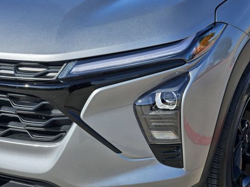 New 2026 Chevrolet Trax LT w/ Driver Confidence Package FWD image 10