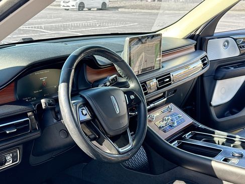 Used 2020 Lincoln Aviator Reserve w/ Equipment Group 202A image 4