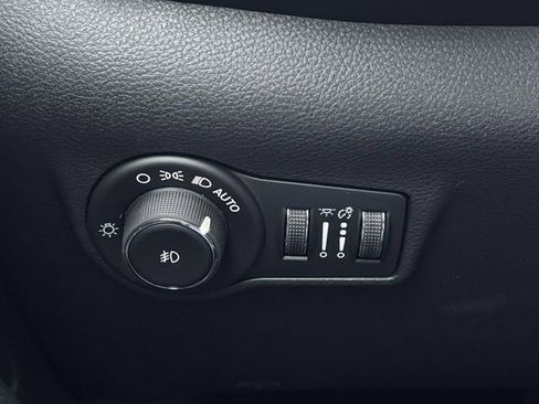 New 2026 Jeep Compass Limited image 18