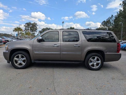 Used 2014 Chevrolet Suburban LTZ image 7