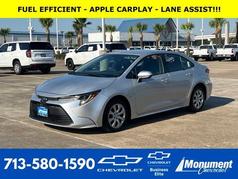 Used 2025 Toyota Corolla LE FWD image 1