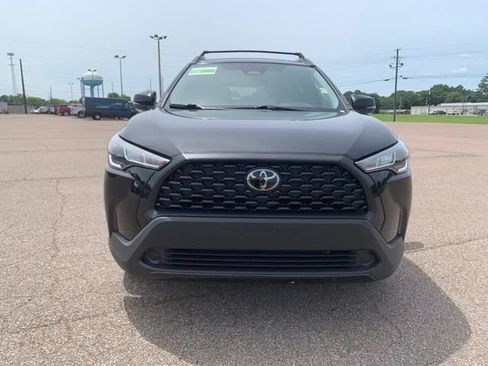 Used 2024 Toyota Corolla Cross LE FWD image 2