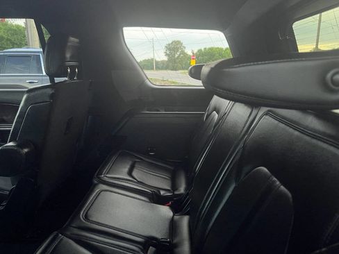 Used 2018 Ford Expedition Limited w/ Equipment Group 301A AWD/4WD image 15