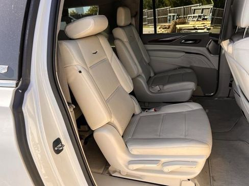 Certified 2023 Cadillac Escalade ESV Premium Luxury Platinum image 28