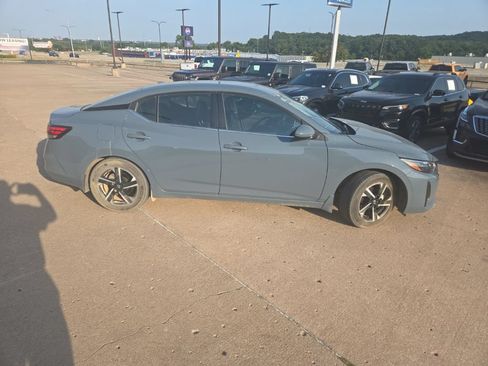 Used 2025 Nissan Sentra SV FWD image 5