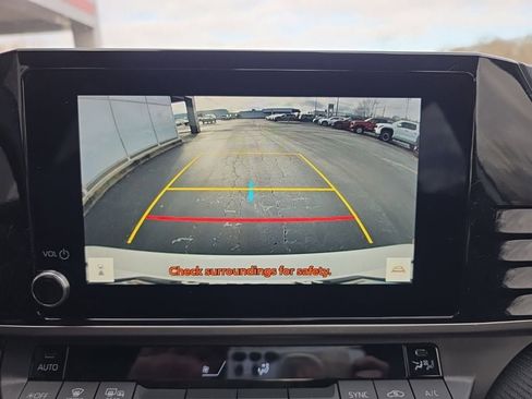 Used 2025 Toyota Camry SE image 19