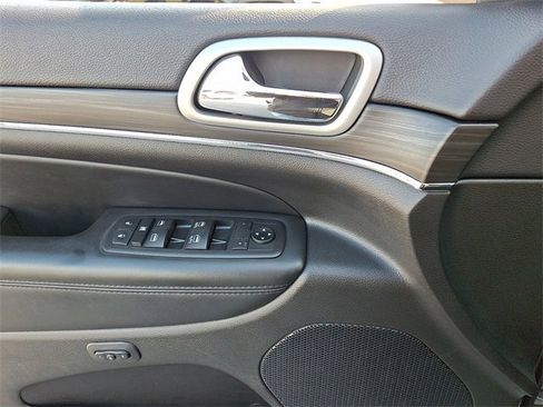 Used 2021 Jeep Grand Cherokee Limited image 12