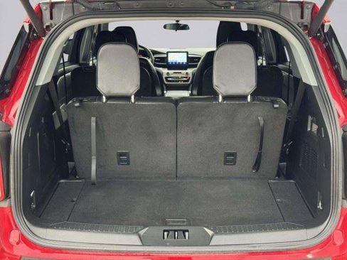 Used 2024 Ford Explorer XLT w/ Equipment Group 202A RWD image 66