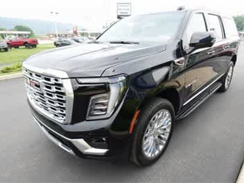 New 2025 GMC Yukon XL Denali w/ LPO, Illumination Package image 7