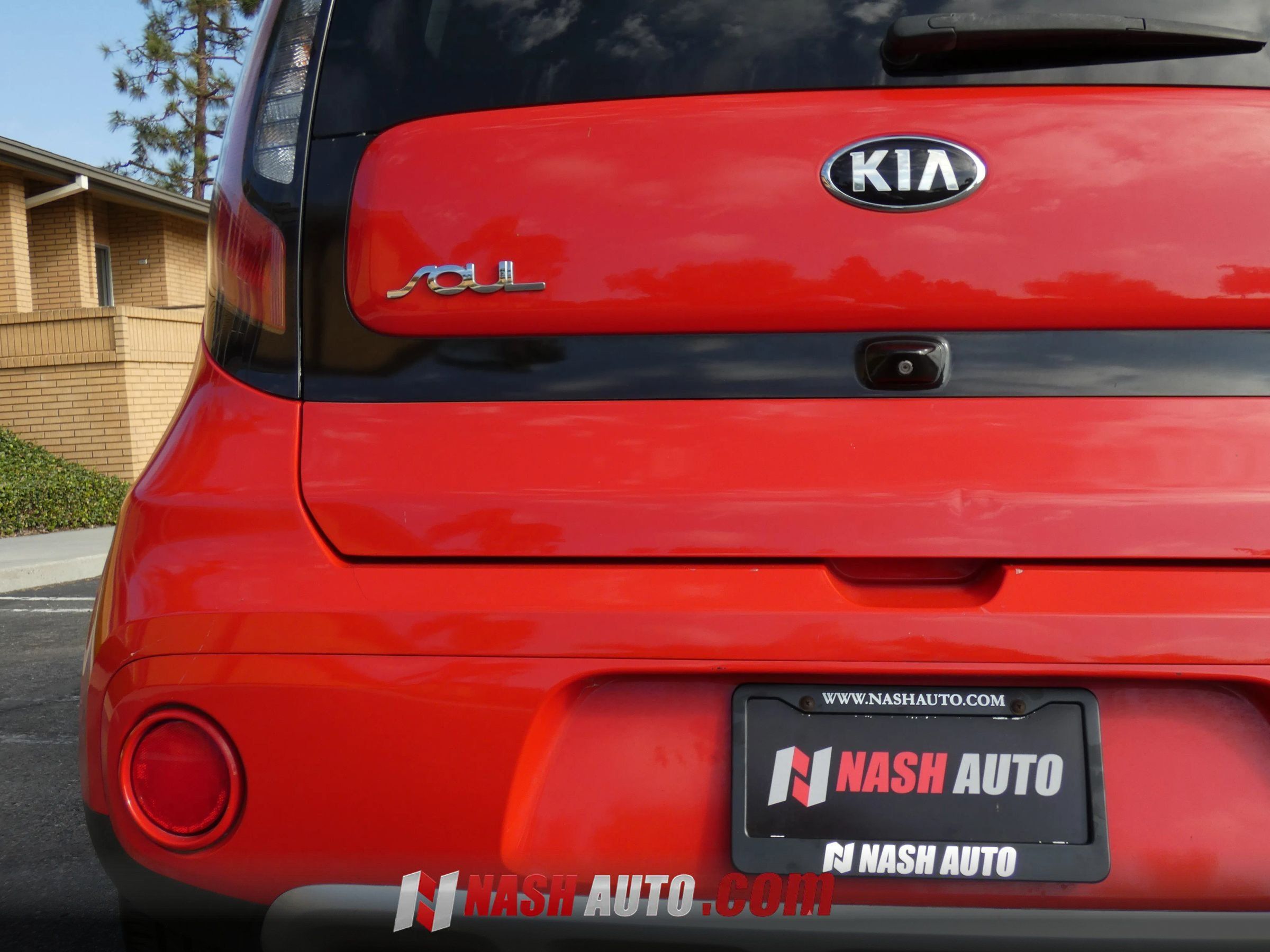 Used 2018 Kia Soul + FWD image 11