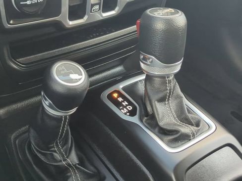 Used 2018 Jeep Wrangler Unlimited Sahara AWD/4WD image 20