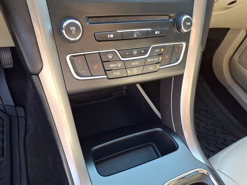 Used 2018 Ford Fusion SE w/ Fusion SE Technology Package FWD image 34