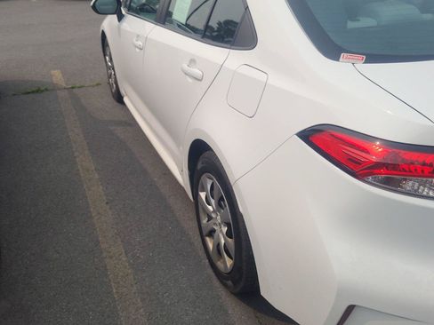 Used 2021 Toyota Corolla LE FWD image 3
