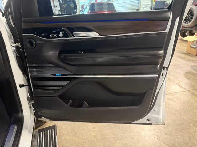 Used 2023 Jeep Grand Wagoneer 4WD image 8