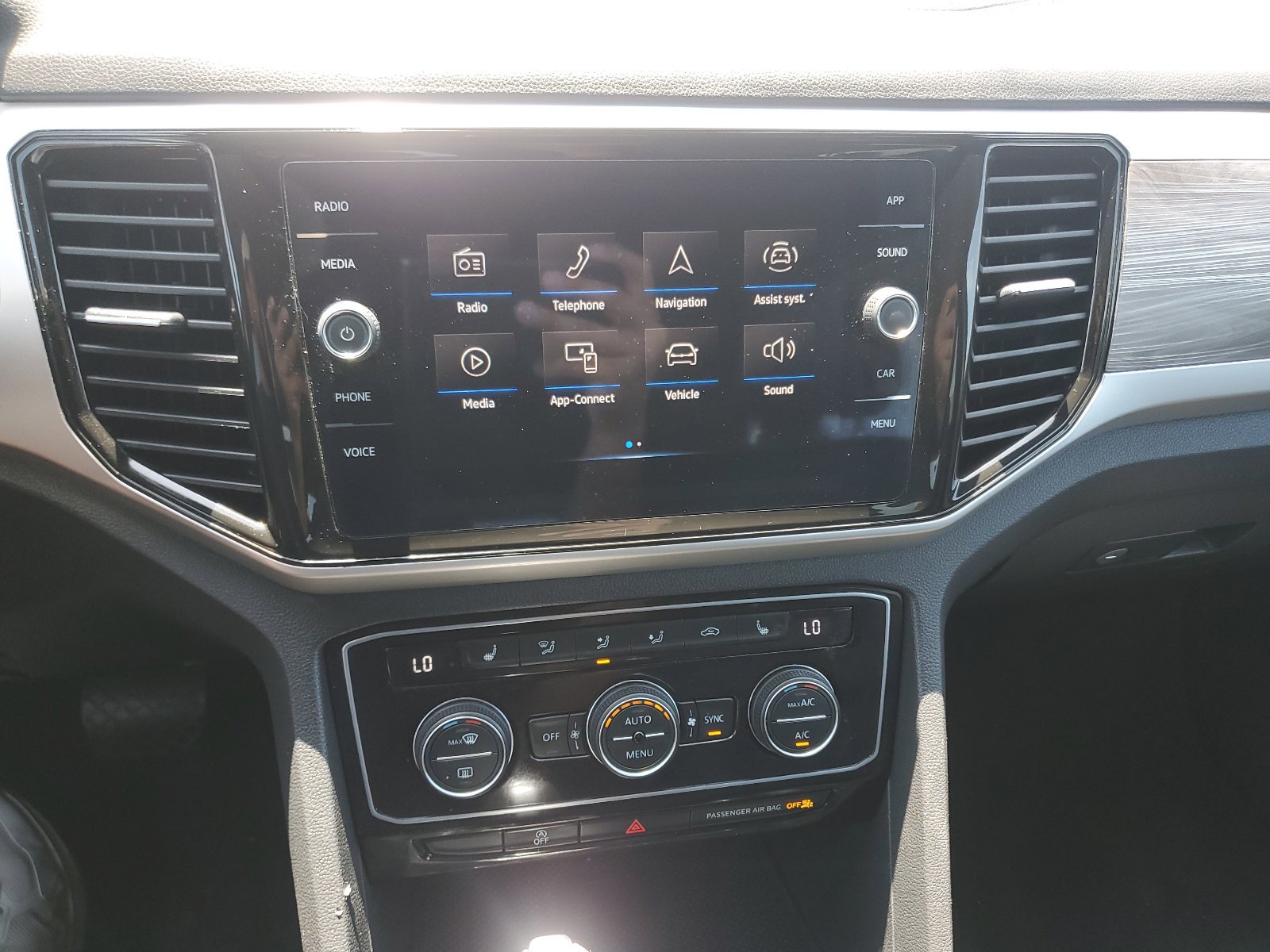 Used 2023 Volkswagen Atlas Cross Sport SE FWD image 16
