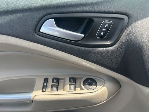 Used 2018 Ford Escape SE FWD image 13