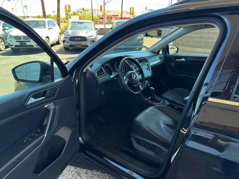 Used 2020 Volkswagen Tiguan SE image 24