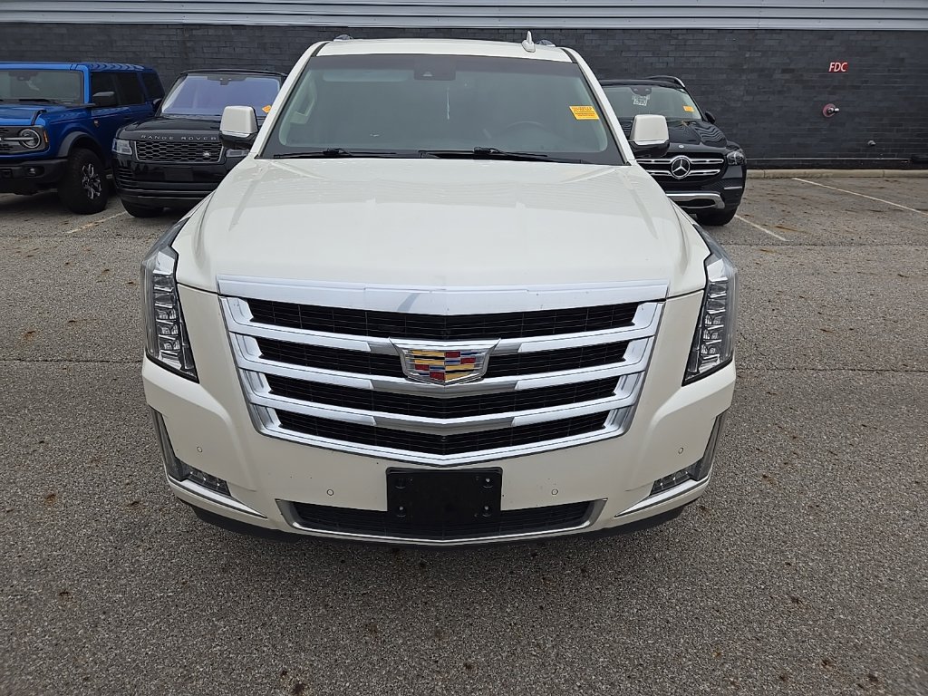Used 2015 Cadillac Escalade Luxury AWD/4WD image 2