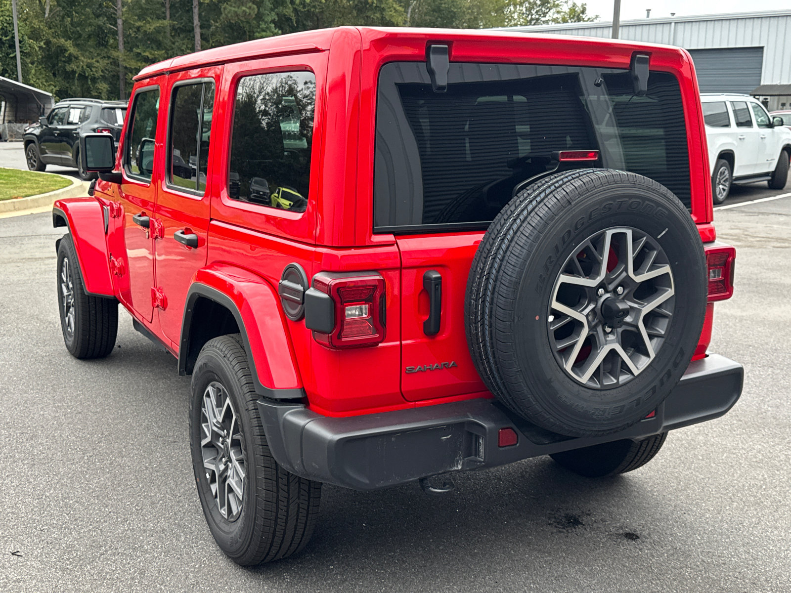 Used 2026 Jeep Wrangler Unlimited Sahara AWD/4WD image 7