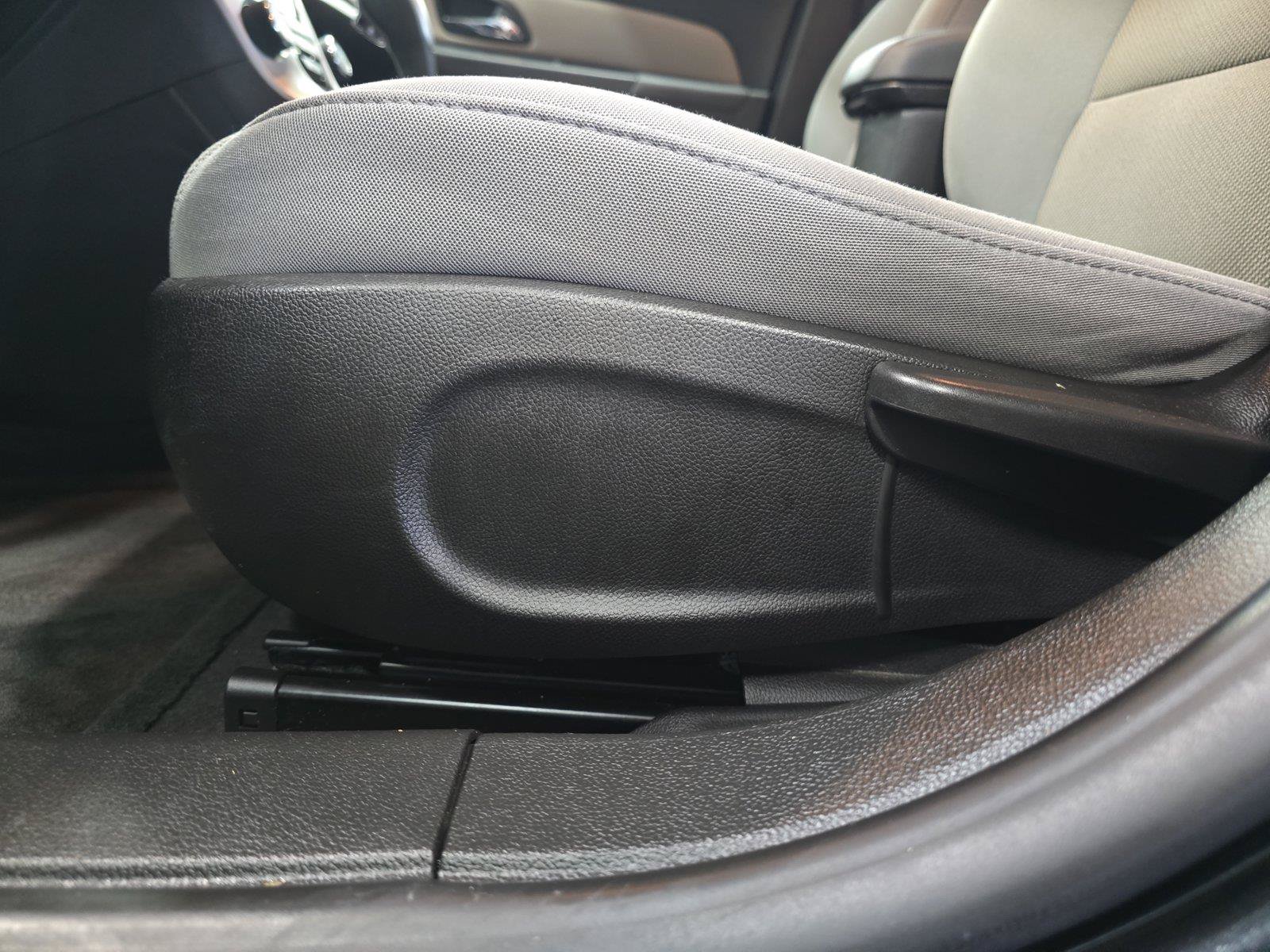 Used 2016 Chevrolet Cruze LT w/ Technology Package FWD image 21