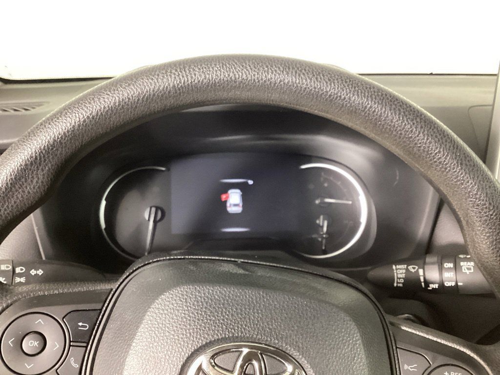 Used 2025 Toyota RAV4 XLE AWD/4WD image 13