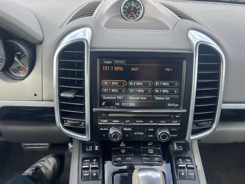 Used 2014 Porsche Cayenne S w/ Basic Package image 23