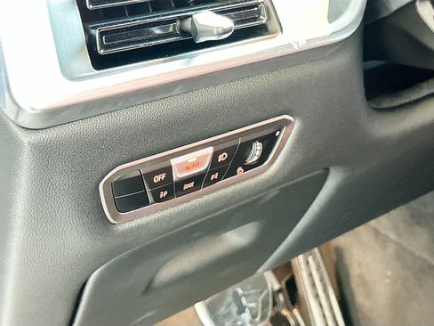 Certified 2023 BMW X7 xDrive40i w/ M Sport Package image 10