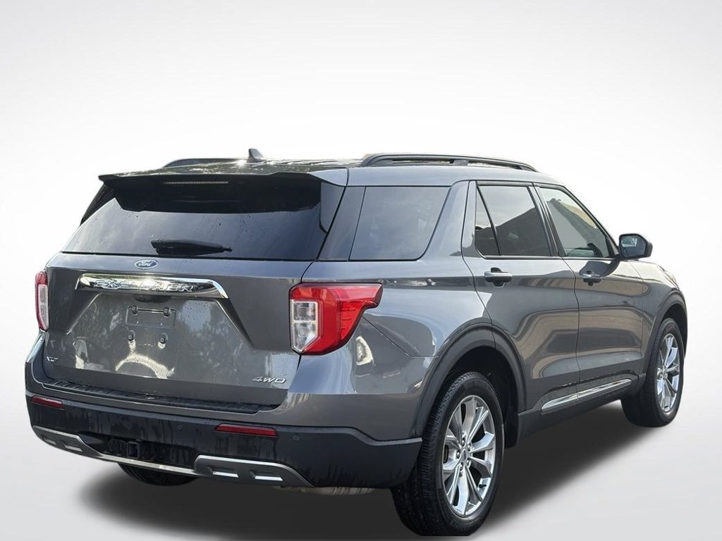 Used 2023 Ford Explorer XLT w/ Equipment Group 202A AWD/4WD image 4